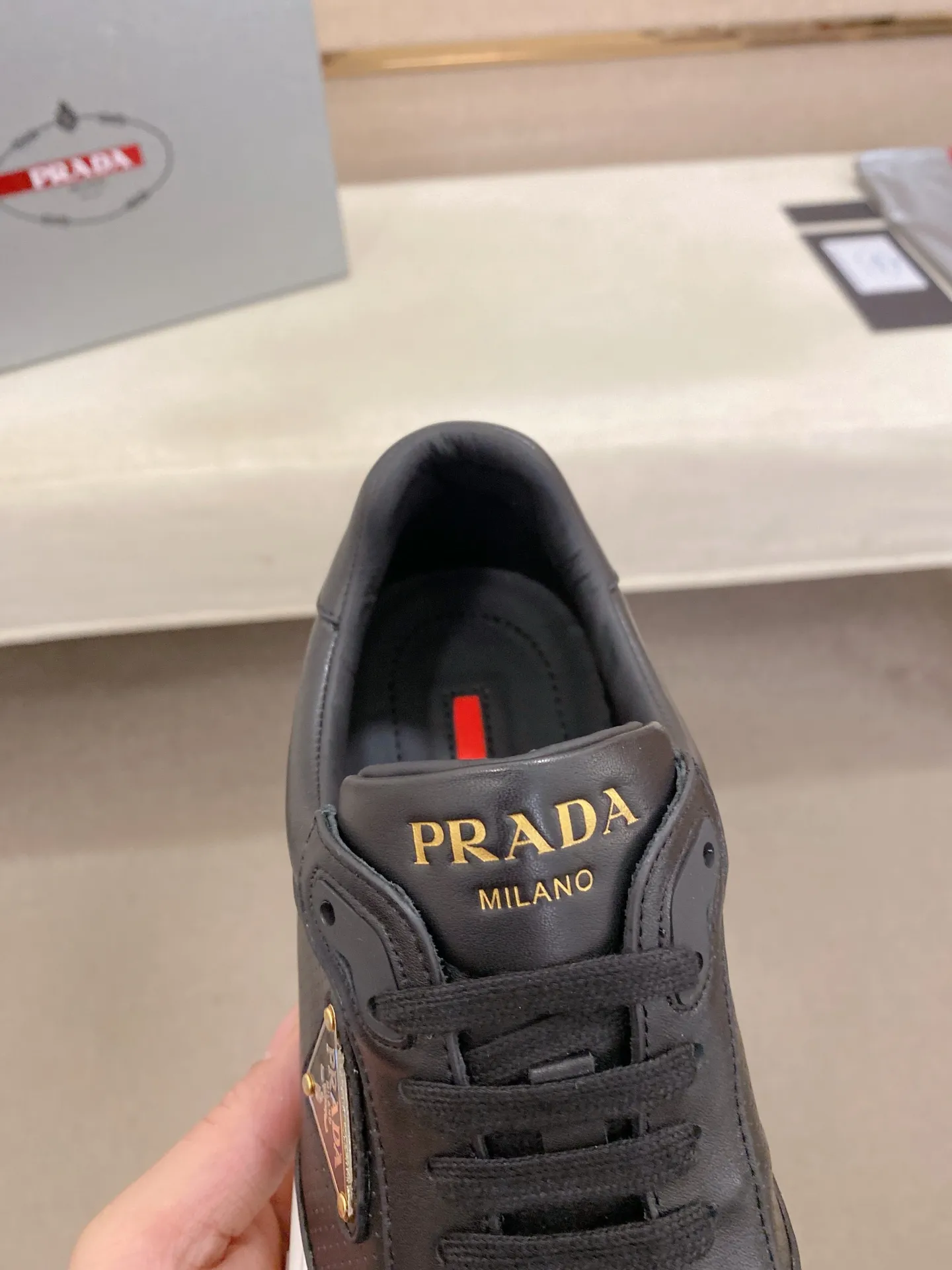 Men's shoes 💰 580💰 ✔️✔️✔️High-quality new PRADA counters are launched at the same time. The new men's shoes and 😘fabrics are selected from imported first-layer cowhide and are made by pure handcrafts. Lining: Full cowhide lining. 👍🏿 High-end ☄️ air-cushion molded anti-slip rubber outsole, exquisite lines, simple and elegant, comfortable and high-end for leisure travel. Code number: 38 to 44 (45 can be customized and cannot be returned or exchanged)